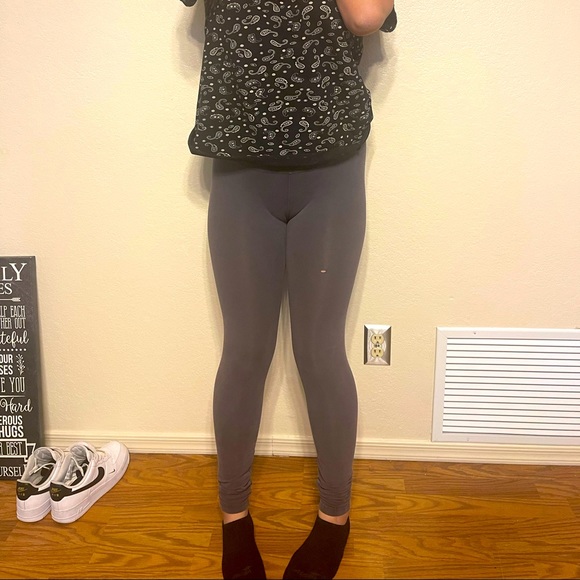 Lightly worn charcoal grey leggings - Picture 1 of 5